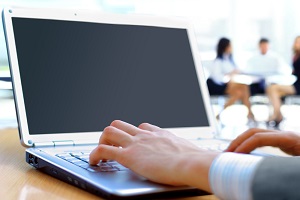 EDHAR/Shutterstock.com Virtualisierung LückerServices Netzwerk
